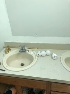 view of the sink with light bulb on it